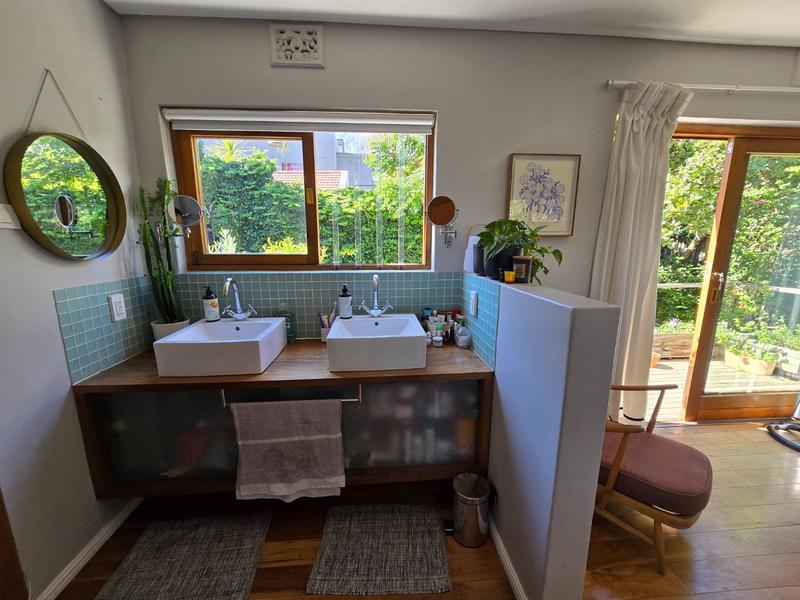 4 Bedroom Property for Sale in Vredehoek Western Cape